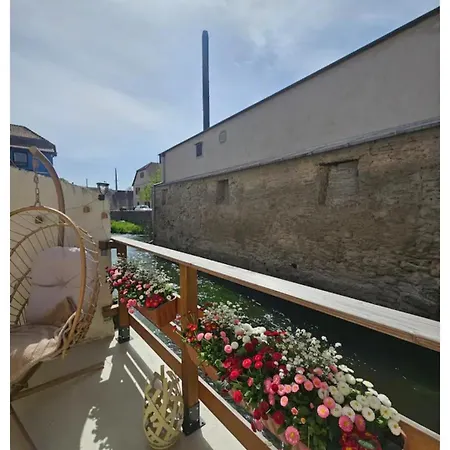 L'atypique Des Remparts
