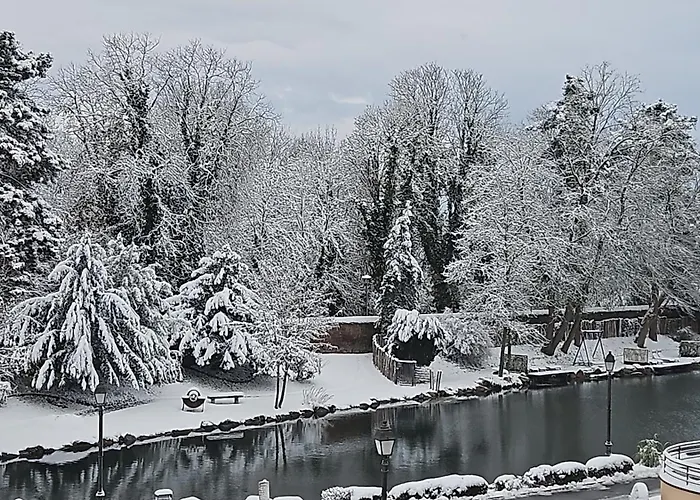 L'atypique Des Remparts Nyaraló