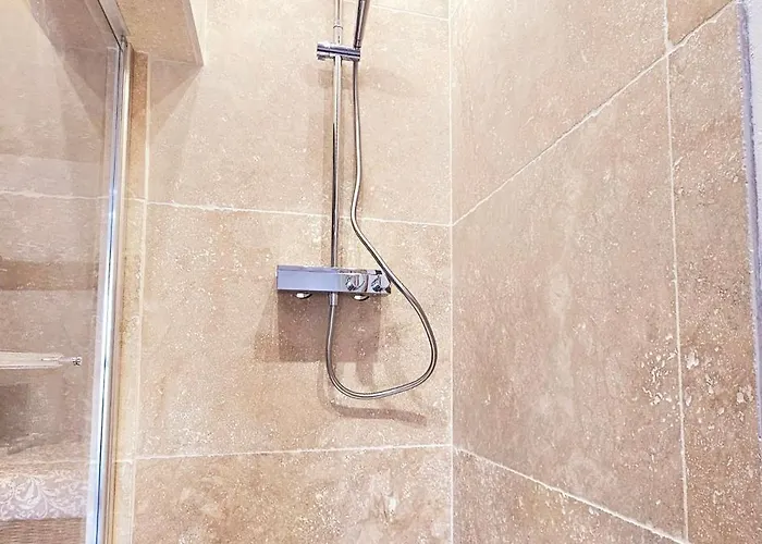 L'atypique Des Remparts