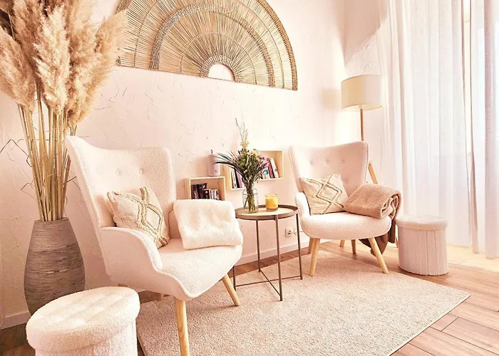 L'atypique Des Remparts Nyaraló